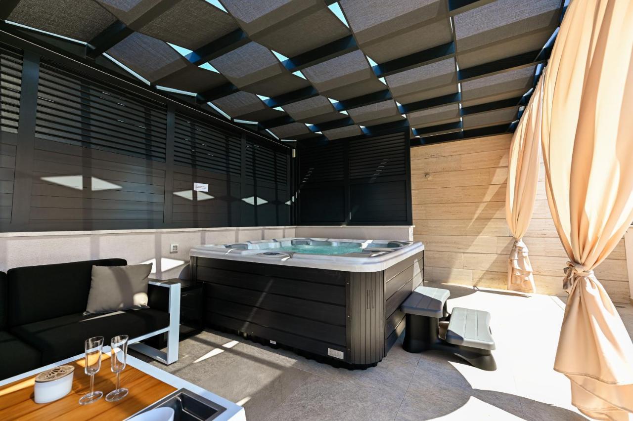An & Lu With Rooftop Jacuzzi Apartment *