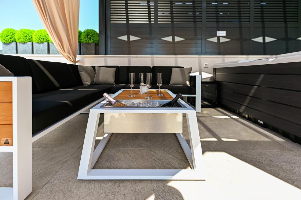 An & Lu With Rooftop Jacuzzi Apartment *